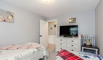 10 Pembroke Dr, Johnston, RI 02919