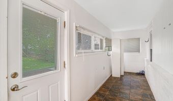 6437 HOLYOKE Dr, Annandale, VA 22003