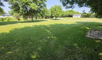 12867 E Pleasant Valley Dr, Aberdeen, SD 57401