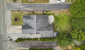 732 3RD St, Brookings, OR 97415