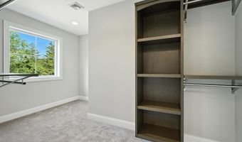 13 Kenwood Cir, Bloomfield, CT 06002