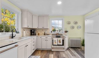 72 Kane Ave, Middletown, RI 02842