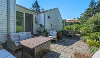 40 Vantana Dr, Bristol, CT 06010