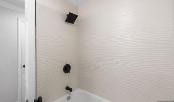 36 Deerfield St, Bergenfield, NJ 07621
