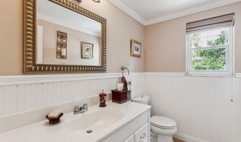 278 Oakleigh Woods Dr, Ballwin, MO 63011