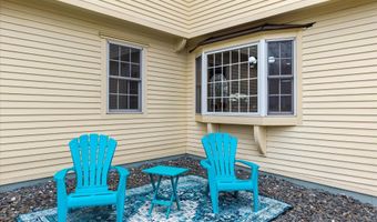 43 Darling Parke Dr, Bangor, ME 04401