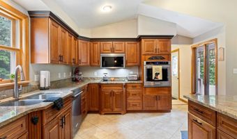 15 Hamden Place Rd, Arundel, ME 04046