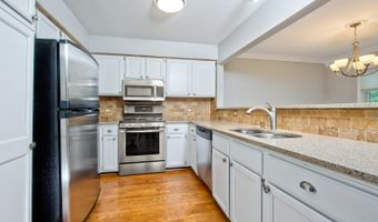 2015 N Silver Lake Rd 1, Arlington Heights, IL 60004