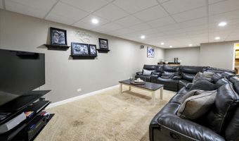 1880 Crofton Dr, Algonquin, IL 60102