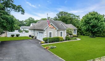 490 Arlington Ave S, Bayville, NJ 08721