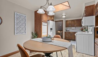 1525 E JOHN St, Appleton, WI 54915