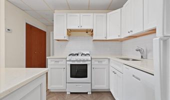 194 Park Ave 2B, Amityville, NY 11701