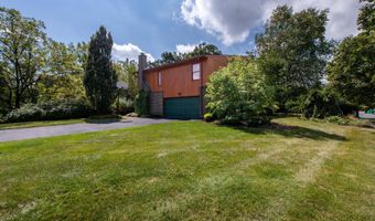 3908 SHORT HILL Dr, Allentown, PA 18104