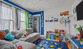 54 Delway Rd, East Providence, RI 02914
