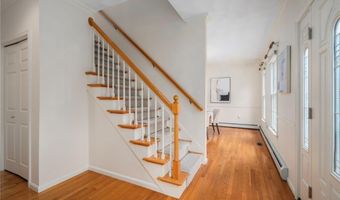 95 River Farm Dr, East Greenwich, RI 02818