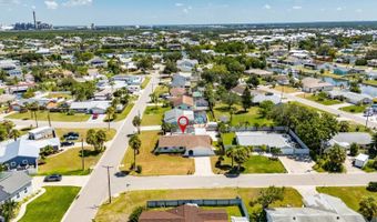 635 Jamaica Cir E, Apollo Beach, FL 33572