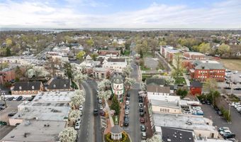 125 Park Ave C1, Amityville, NY 11701