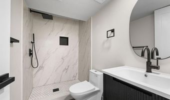 1004 GALLOWAY St NE, Washington, DC 20011