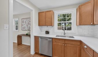 6010 BANGOR Dr, Alexandria, VA 22303