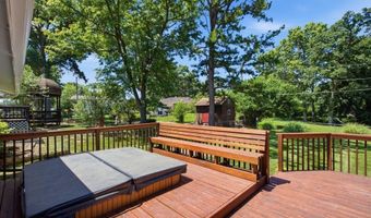893 Oklahoma Ave, Ballwin, MO 63021