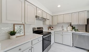 5603 INDEPENDENCE Cir, Alexandria, VA 22312
