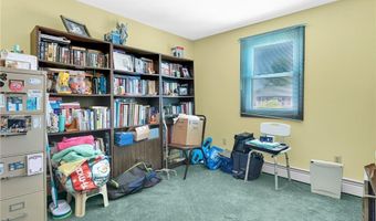 35 Sycamore Dr, Cranston, RI 02921