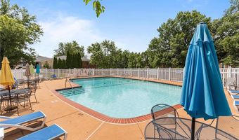 927 Claytonbrook Dr 3, Ballwin, MO 63011