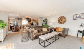 408 N Oak Ridge Rd, Brandon, SD 57005