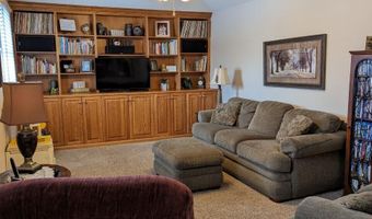 1899 Eisenhower Cir, Aberdeen, SD 57401