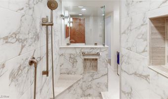 563 E Acadia Pt, Aurora, OH 44202