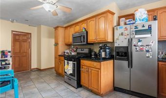 189 Smith St, Cranston, RI 02905