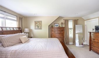 57 Warren Ave, Middletown, RI 02842