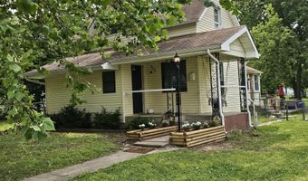 312 W Locust St, Aurora, MO 65605