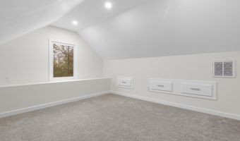 117 W Chippen Hill Rd, Burlington, CT 06013