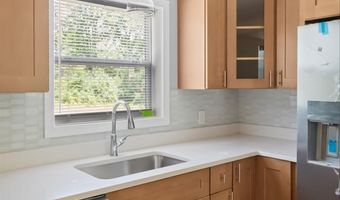 20 Maple Ct, Hopkinton, RI 02804