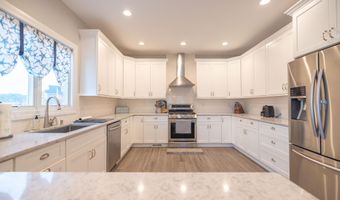 240 Fernwood Dr, Bayville, NJ 08721