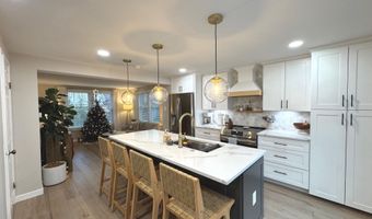 2120 S LOWELL St, Arlington, VA 22204