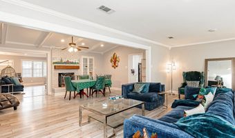 11049 E Vieux Dr, Baton Rouge, LA 70815