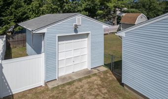 422 Maple Dr, Belford, NJ 07718