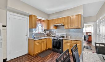 98 W 49TH St, Bayonne, NJ 07002