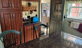 21 Wellington Pl, Amityville, NY 11701