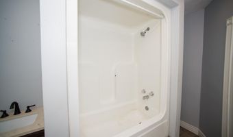 631 W 8th St, Bicknell, IN 47512