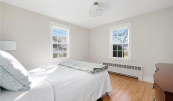 9 White Ter, Middletown, RI 02842