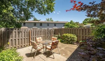 2370 Hidden Meadow Ln, Ballwin, MO 63021