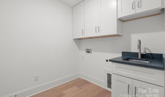 6910 Providence Ln W, Charlotte, NC 28226