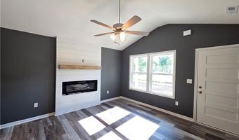 618 N Bates St, Adrian, MO 64720
