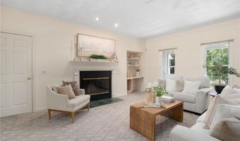 95 River Farm Dr, East Greenwich, RI 02818