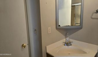 131 Veeder Ln, Bayville, NJ 08721