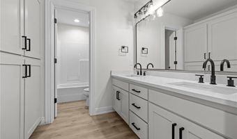 507 College Pl, Bentonville, AR 72712