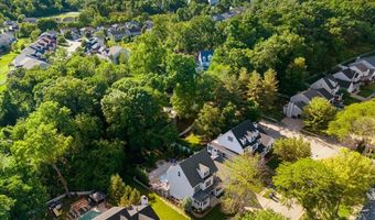1307 Red Oak Plantation Dr, Ballwin, MO 63021